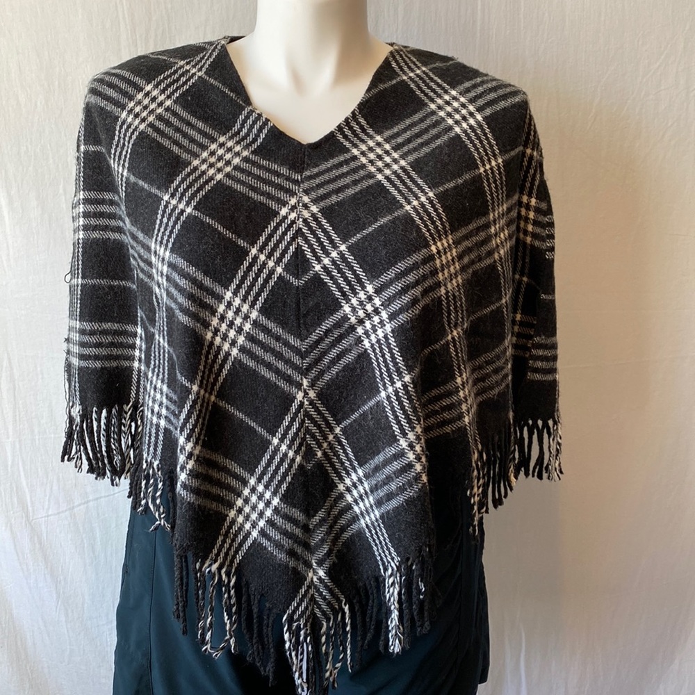 Black & white plaid frayed edge shawl, M/L